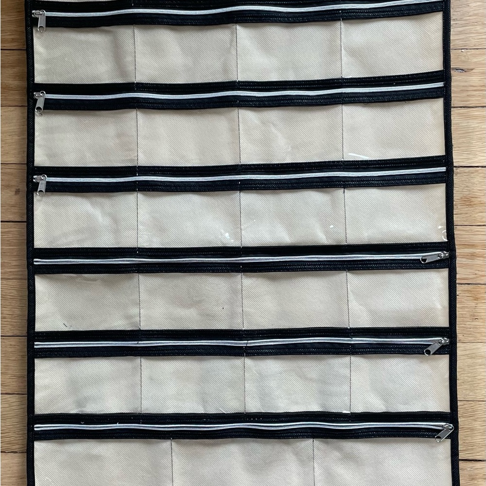 Makeup/jewelry holder